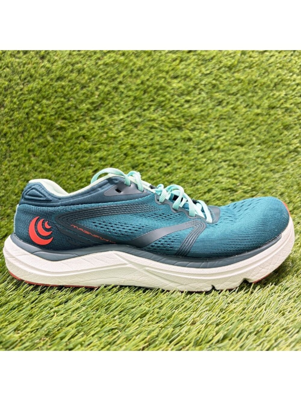 Topo Magnifly 4 Womens Size 7 Emerald Blue White Athletic Running Shoes Sneakers